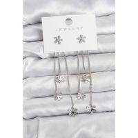 Papatya Model Gümüş Renk Pirinç Sallantılı Kadın Küpe