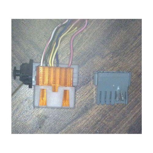 - Dodge Kamyon Fren Işığı Anahtarı Bağlantı Parçası 94 98 (Bu ürün Sadece Plastik parçadır - Almadan Önce Soru Sorabilirsiniz)