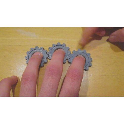 Fingear Fidget (Bu ürün Sadece Plastik parçadır - Almadan Önce Soru Sorabilirsiniz)