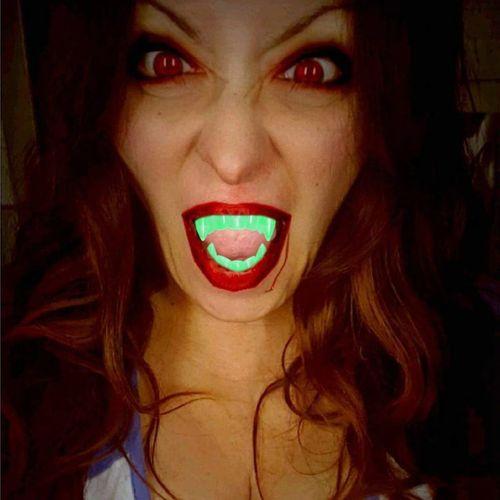 Eğitici Oyuncak Karanlıkta Parlayan Fosforlu Çift Damak Takma Vampir Dişi