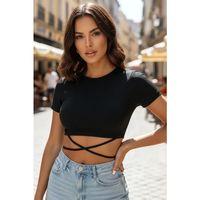 Kadın Siyah Modern Fit Yarım Kol Çapraz Bağlamalı Crop Top Bluz
