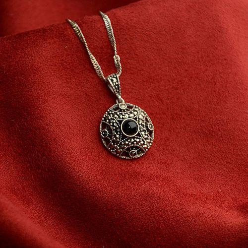 Gümüş Zincirli Oltu Taşlı Kalıp Desenli Kolye