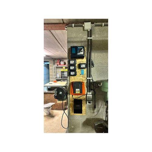 Stihl AL300 Pil Şarj Cihazı Duvar Montajı (Bu ürün Sadece Plastik parçadır - Almadan Önce Soru Sorabilirsiniz)