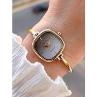 Essence Vintage Seri Küçük Kasa Çelik Kararma Renk Atma Yapmaz Kadın Kol Saat+Bileklik BD1222.140