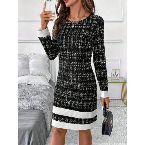 Kadın Uzun Kollu Yuvarlak Yaka Etek Ucu şerit Detaylı Kısa Dokuma Elbise