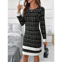 Kadın Uzun Kollu Yuvarlak Yaka Etek Ucu şerit Detaylı Kısa Dokuma Elbise