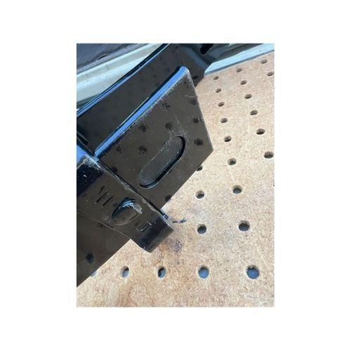 Toyota Yaprak Yay Kızak (Bu ürün Sadece Plastik parçadır - Almadan Önce Soru Sorabilirsiniz)