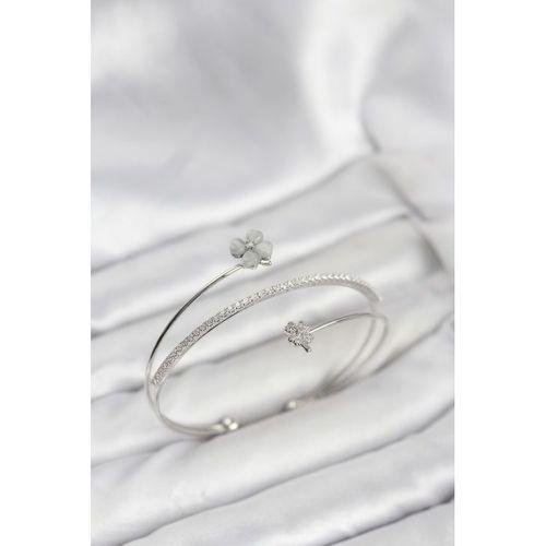 Yonca Çiçek Model Pirinç Gümüş Renk Kadın Bileklik