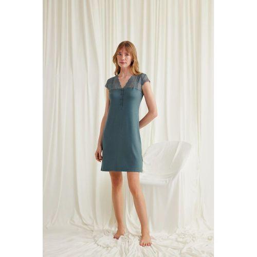 Kolu Omzu Ve Yakası Dantelli Önü Düğmeli Gecelik