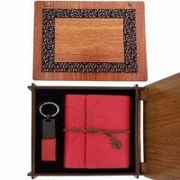 pilelistore Ahşap Kutulu Kırmızı Deri Defter ve Anahtarlık Set