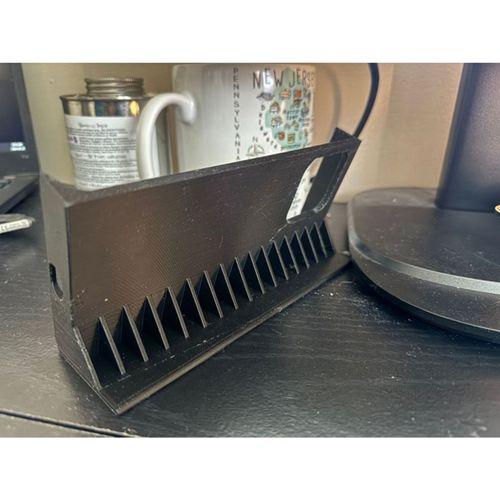 iPhone 15 Pro Max Beşik Standı (Bu ürün Sadece Plastik parçadır - Almadan Önce Soru Sorabilirsiniz)