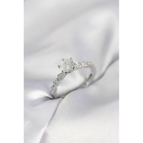 Gümüş Renk Zirkon Taşlı Tek Taş Model Kadın Yüzük