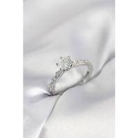 Gümüş Renk Zirkon Taşlı Tek Taş Model Kadın Yüzük