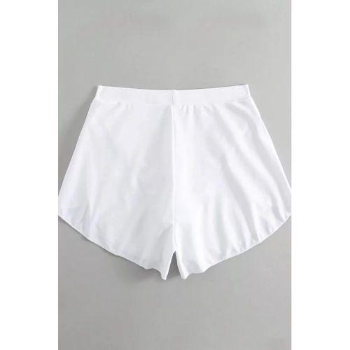 Kadın Beyaz Yırtmaçlı Etek Görünümlü Şık Deniz Şortu