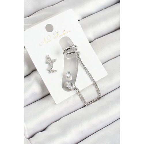Pirinç Kelebek Figürlü Zirkon Taşlı Gümüş Renk 3'lü Kıkırdak Kadın Küpe Set