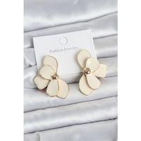 Krem Mineli Lotus Model Pirinç Kadın Küpe