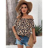 Kadın Madonna Yaka Fırfırlı Leopar Desenli Mikro Kumaş Bluz