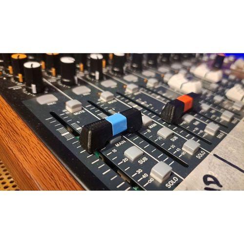 Tascam Model 12 Ses Mikseri İçin Stereo Fader 25mm (Bu ürün Sadece Plastik parçadır - Almadan Önce Soru Sorabilirsiniz)