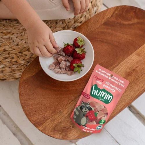 Humm Humm Organik Çilekli Glutensiz Vegan Mini Küpler 30 Gr
