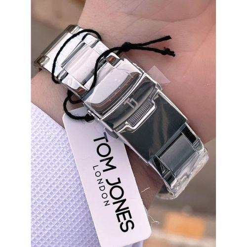 Tom Jones Bileklik Hediyeli Çelik Kordon 3 Atm Suya Dayanıklı 2 Yıl Garantili Erkek Kol Saati 2462.2