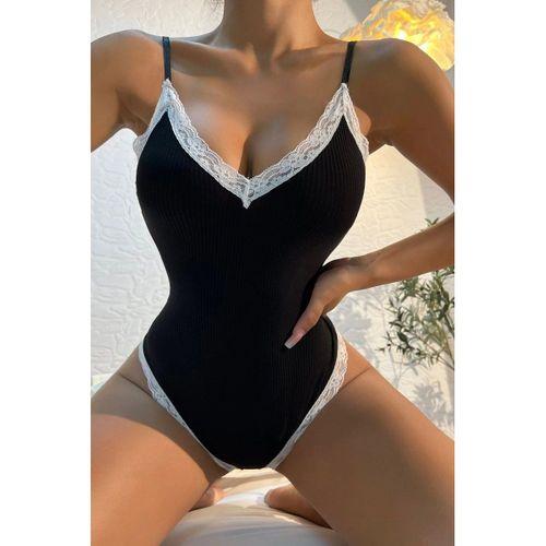 Kadın Beyaz Dantel Işlemeli Siyah Tulum Gecelik