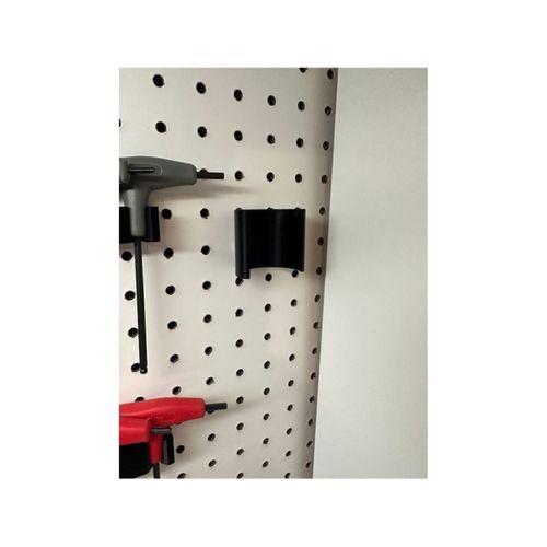 Pegboard Vakum Pompası Tutucu – 3D Baskı Atölye Aparatı
