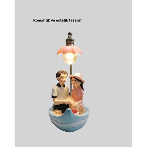 Romantik Sandal Üzerinde Çift Figürü Led Gece Lambası Masa Dekoru Yeni Nesil