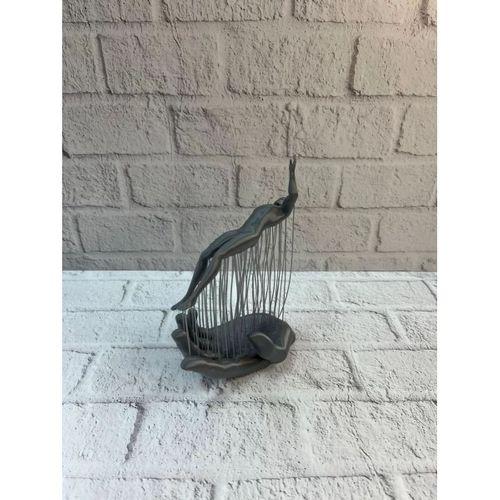 3d El Üzerinde İnsan Figürü Gri Minimal Masa Üstü Dekor