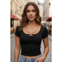 Kadın Siyah Premium Dantel Detaylı Fiyonk Aksesuarlı Crop Top Bluz