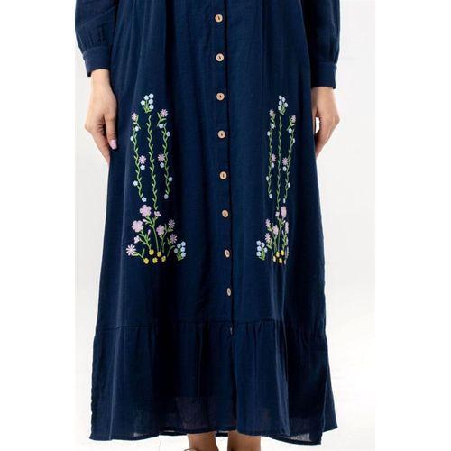 Uzun Kol Neşe Nakış Detaylı Boydan Düğmeli Yazlık Şile Bezi Uzun Elbise Lacivert Lcvt