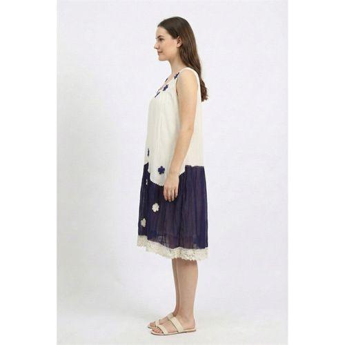 Kolsuz Papatya Yuvarlak Yaka Dantel Detaylı Yazlık Vual Kısa Elbise Krem/Mor Krm/Mr