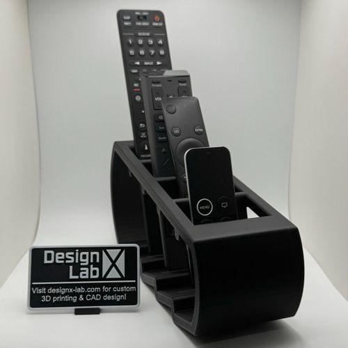 Modern TV Uzaktan Kontrol Sahibi-(Designx-Lab.com)-6899350