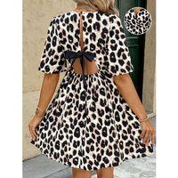 Kadın Kısa Kollu Kruvaze Yakalı Leopar Desenli Mini Süprem Elbise