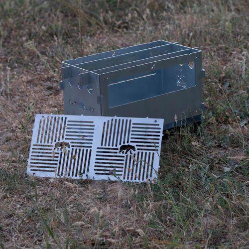Kamp Ayısı® PyroWide™ Geniş Katlanır Metal Ateş Kutusu - 2mm Gri Galvaniz Çelik, Çantalı, 39.5 x 26.5 x 21 cm
