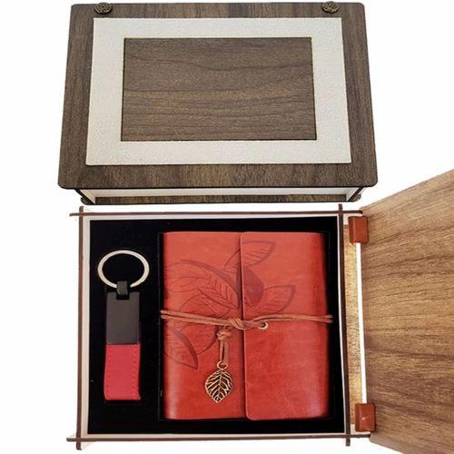 pilelistore Özel Ahşap Kutulu Kahve Deri Defter ve Anahtarlık Set