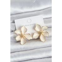 Krem Mineli Çiçek Model Pirinç Kadın Küpe