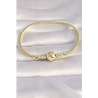 Pirinç Gold Renk İşleme Detay Charm Model Kadın Bileklik