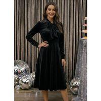 Kadın Uzun Kollu Yakadan Fiyonklu Cepli Midi Kadife Elbise