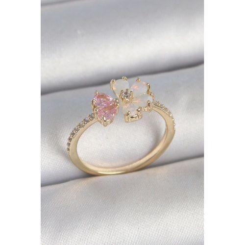 Pirinç Gold Renk Beyaz Mineli Pembe Zirkon Taşlı Çiçek Model Kadın Yüzük