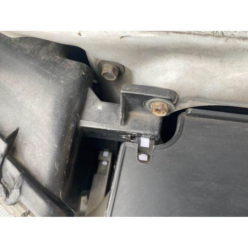 Mitsubishi Grille Clip (8. Gen Galant VR4) MR221507 - 5142480