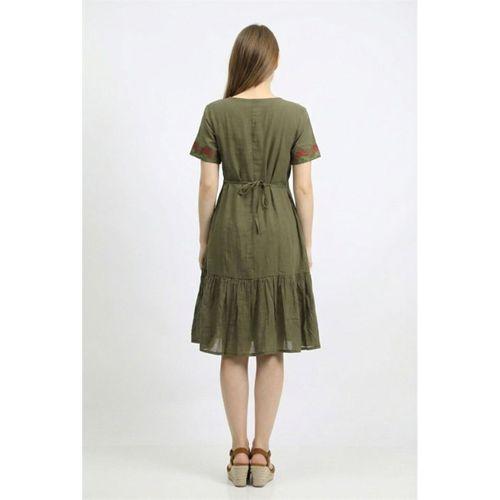 Kısa Kol Gülbin Bağcıklı V Yaka Nakışlı Yazlık Vual Kısa Elbise Haki Hk