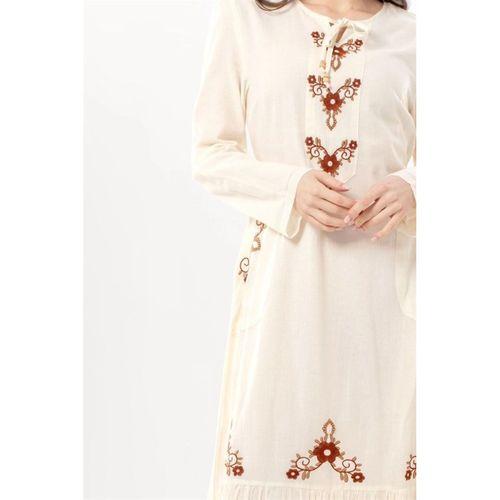 Uzun Kol Zühre Nakış Detaylı Bağcık Yaka Cepli Vual Uzun Elbise Krem Krm