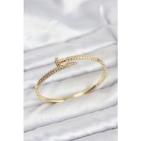 Pirinç Gold Renk Zirkon Taşlı Çivi Model Kadın Kelepçe Bileklik