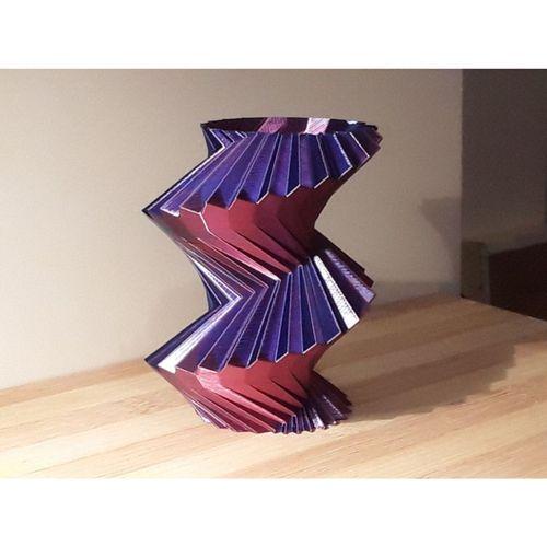 3D baskı fasetli spiral vazo dekoru (Bu ürün Sadece Plastik parçadır - Almadan Önce Soru Sorabilirsiniz)