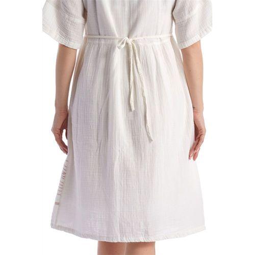 Kısa Kol Kırık Beyaz V Yaka Nakışlı Midi Boy Müslin Yazlık Elbise