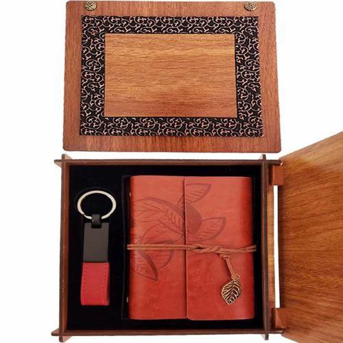 pilelistore Ahşap Kutulu Kahve Deri Defter ve Anahtarlık Set